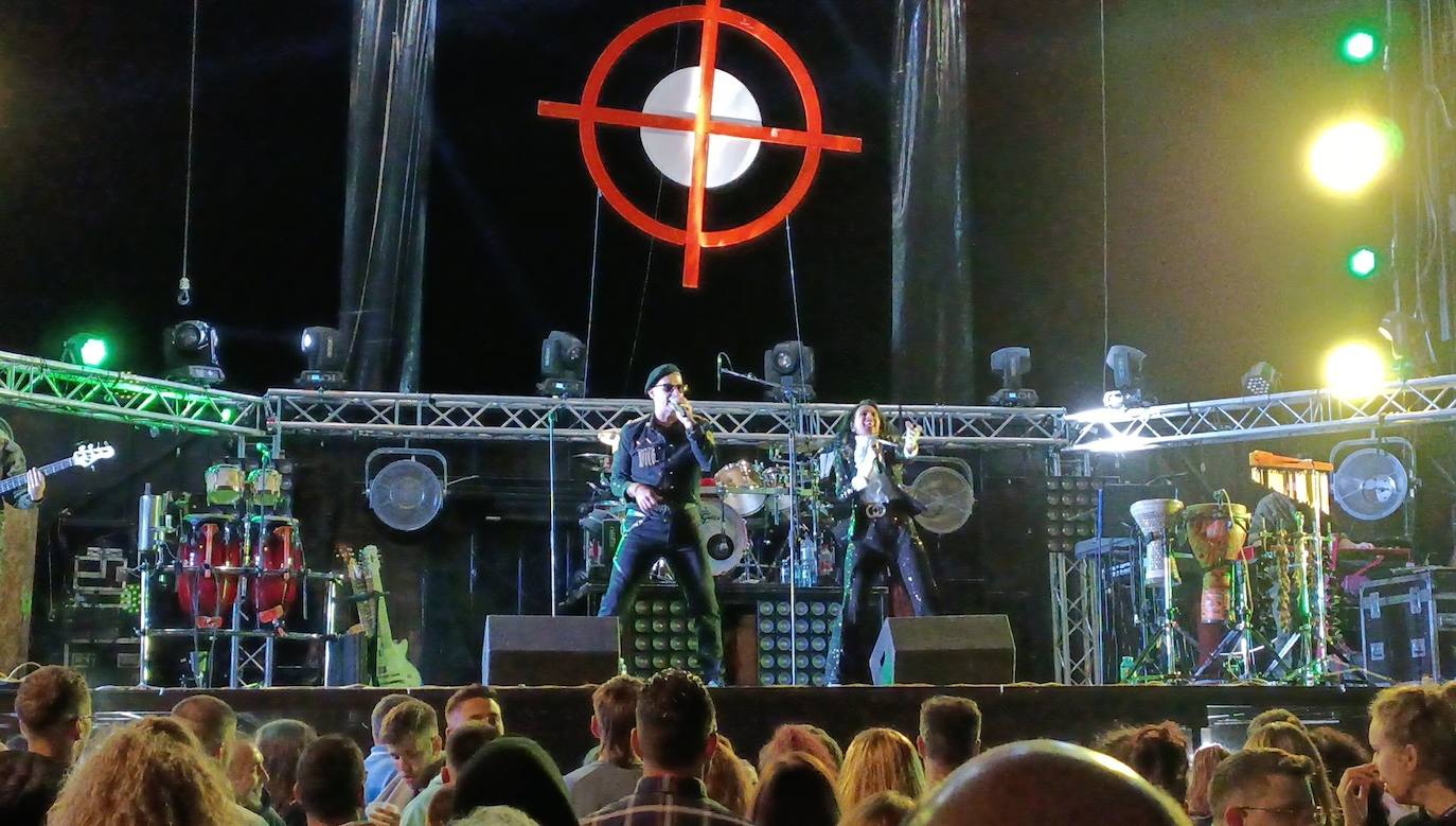 'Amistades Peligrosas' puso el gran broche a las fiestas patronales de Cármenes, que han regresado tras dos años de parón por la pandemia