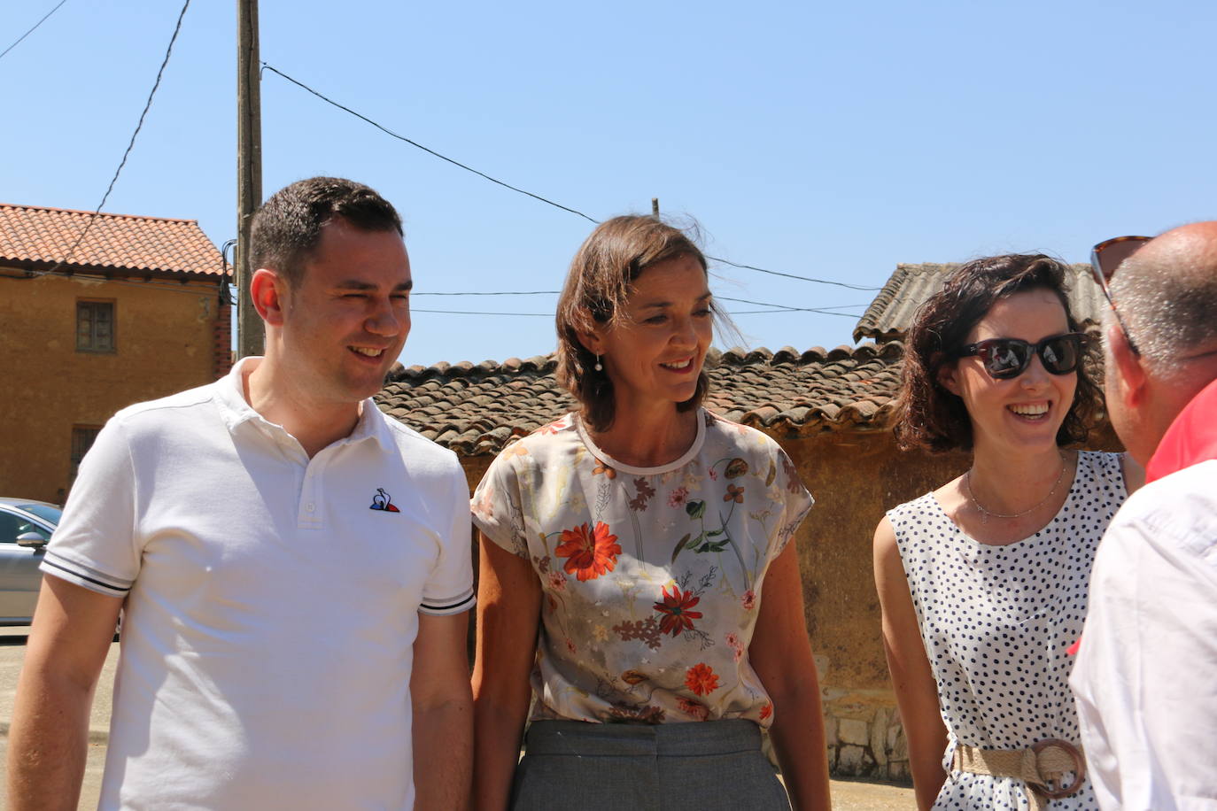 Fiesta de la Rosa en Calzadilla de los Hermanillos con presencia de la ministra de Industria, Comercio y Turismo, Reyes Maroto.