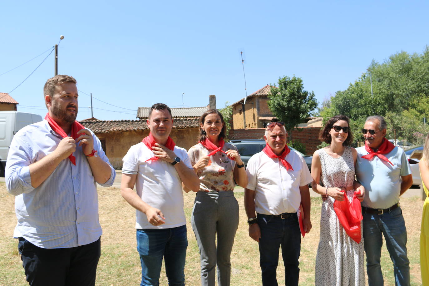 Fiesta de la Rosa en Calzadilla de los Hermanillos con presencia de la ministra de Industria, Comercio y Turismo, Reyes Maroto.