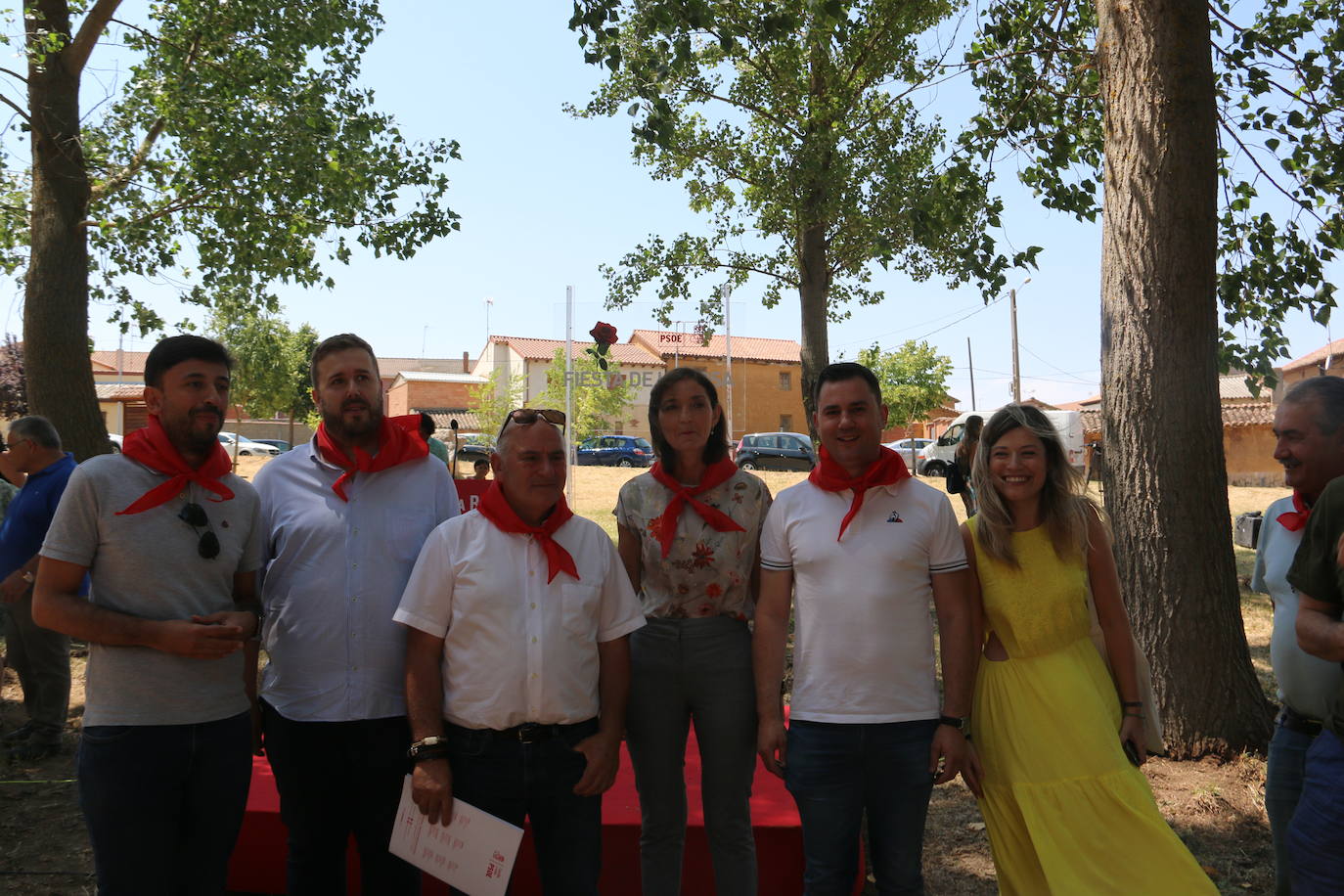 Fiesta de la Rosa en Calzadilla de los Hermanillos con presencia de la ministra de Industria, Comercio y Turismo, Reyes Maroto.