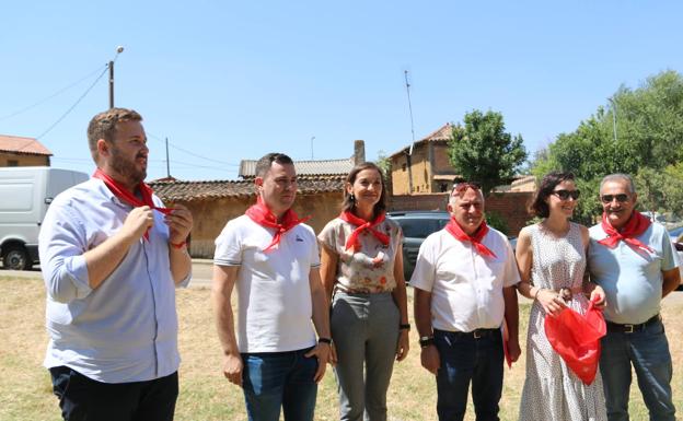 Galería. La ministra de Industria fue la gran figura nacional invitada a la Fiesta de la Rosa del PSOE de Sahagún celebrada en Calzadilla de los Hermanillos.