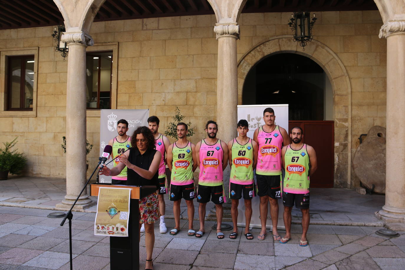 Fotos: Presentación del I Torneo de Balonmano Playa en Llanos de Alba