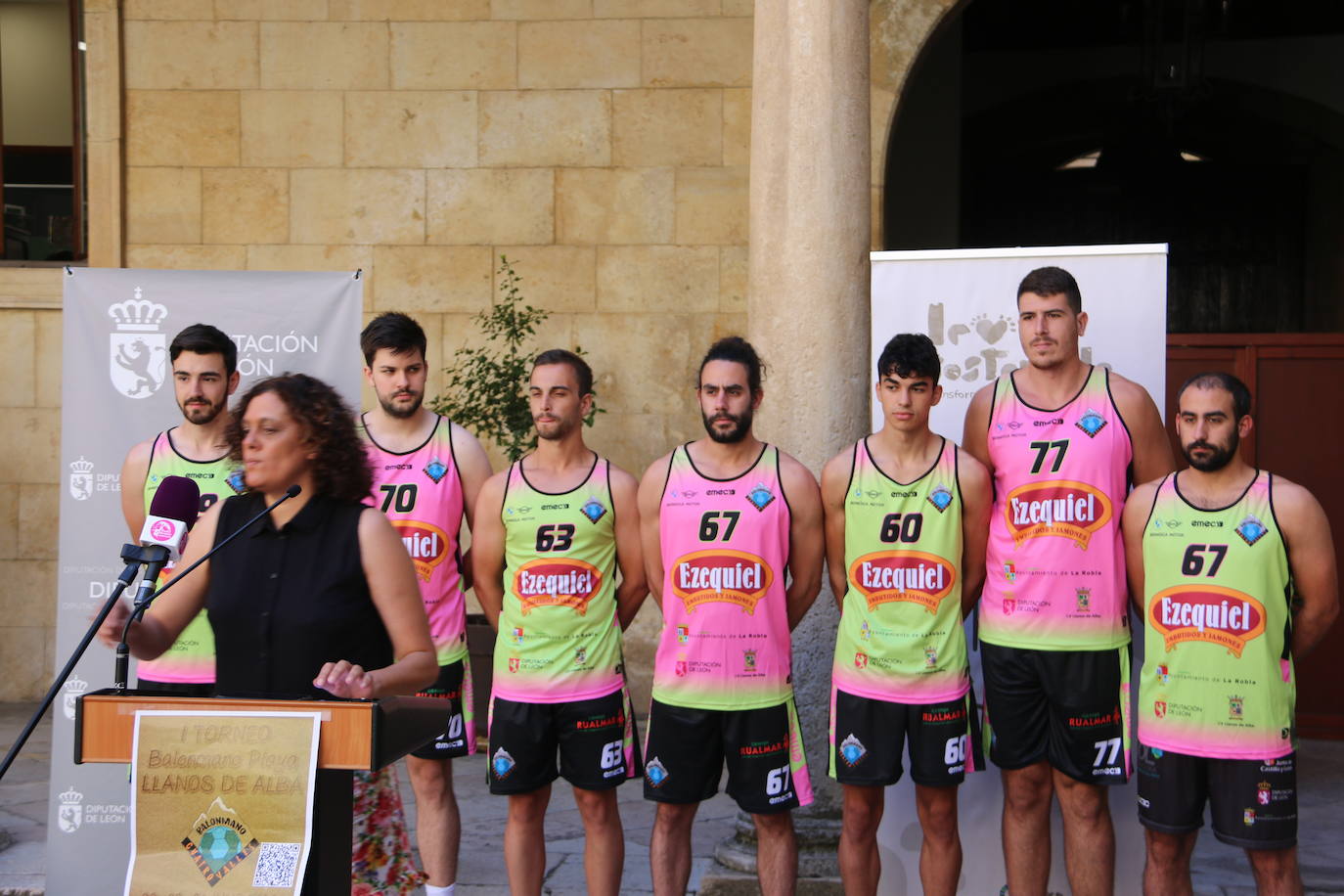 Fotos: Presentación del I Torneo de Balonmano Playa en Llanos de Alba