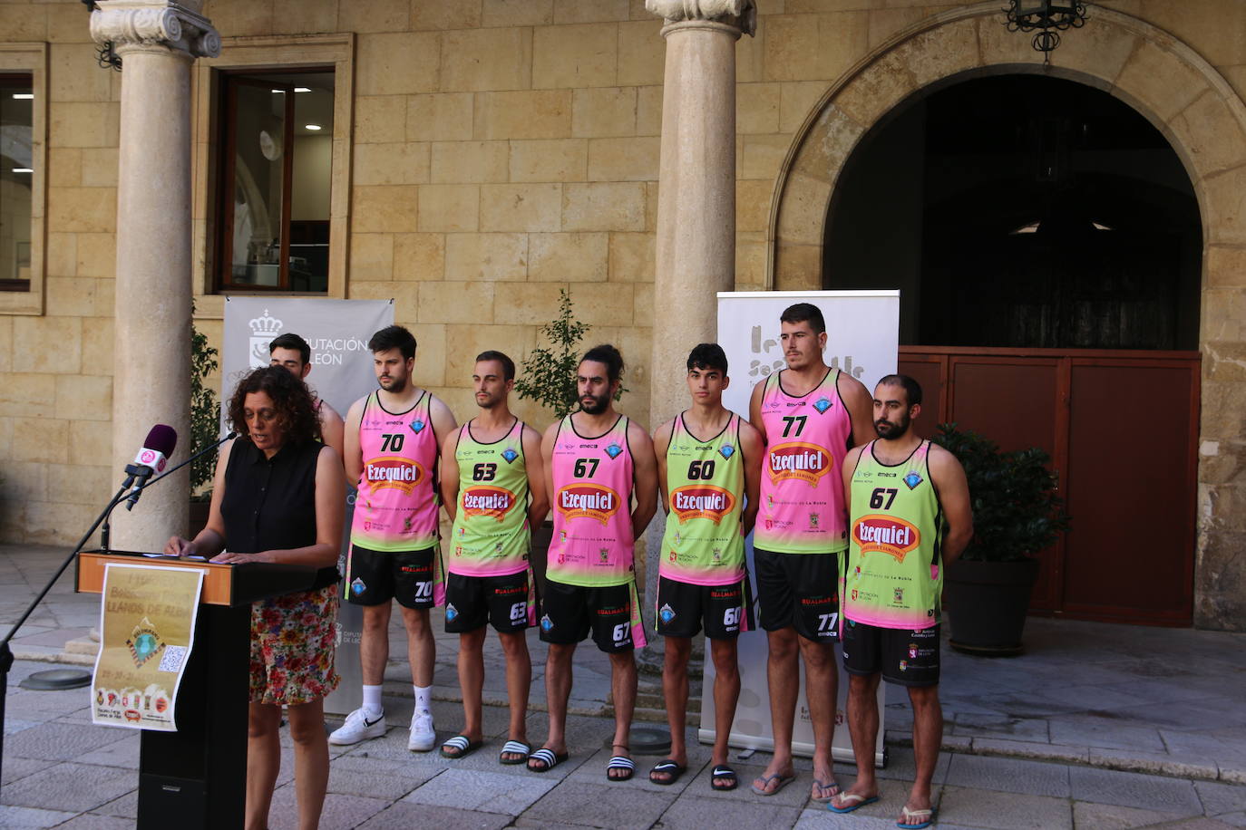 Fotos: Presentación del I Torneo de Balonmano Playa en Llanos de Alba