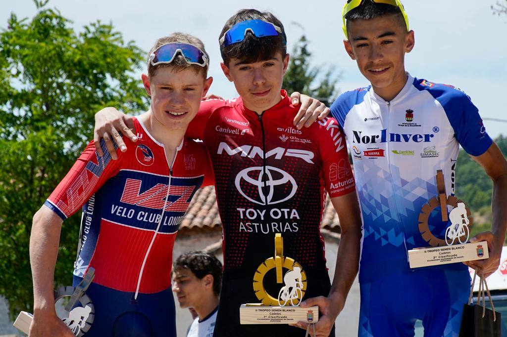 Imágenes del trofeo de ciclismo desarrollado en la localidad de Garrafe de Torío.