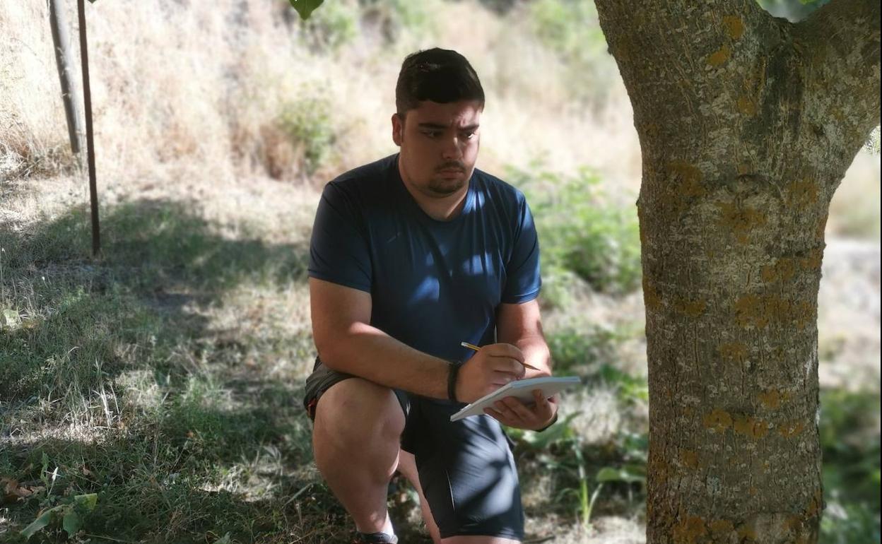 Daniel Escapa García inicia en Sabero su proyecto de etnobotánica. 