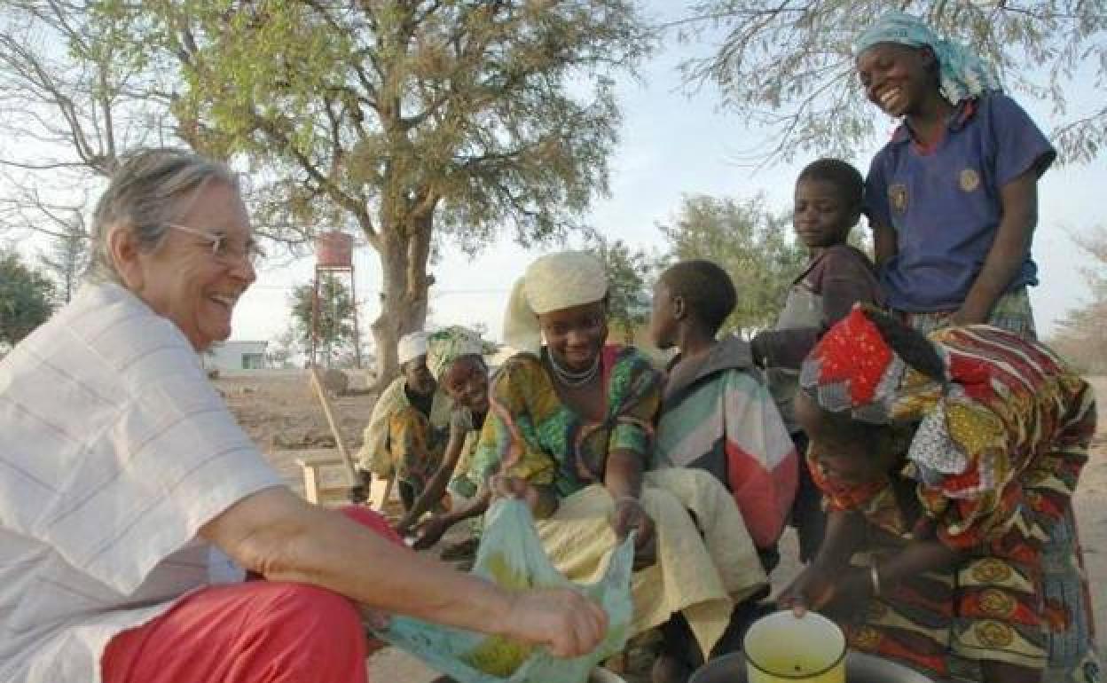 Imagen de archivo de un misionero leonés en África. 