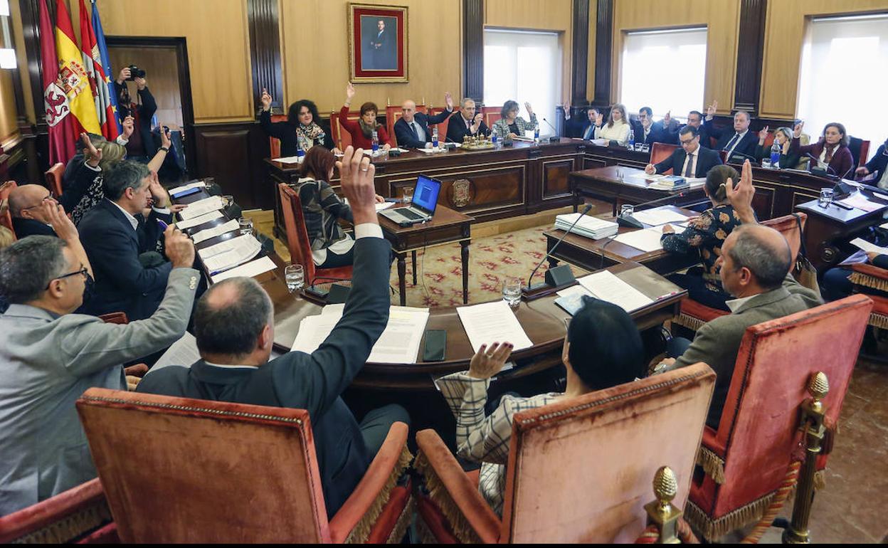 Pleno municipal del Ayuntamiento de León.