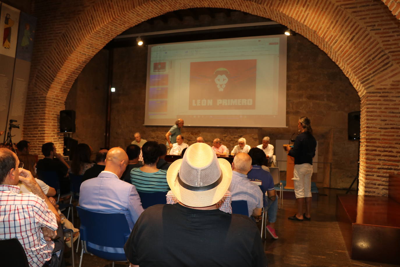 Presentación de la plataforma 'León Primero'.