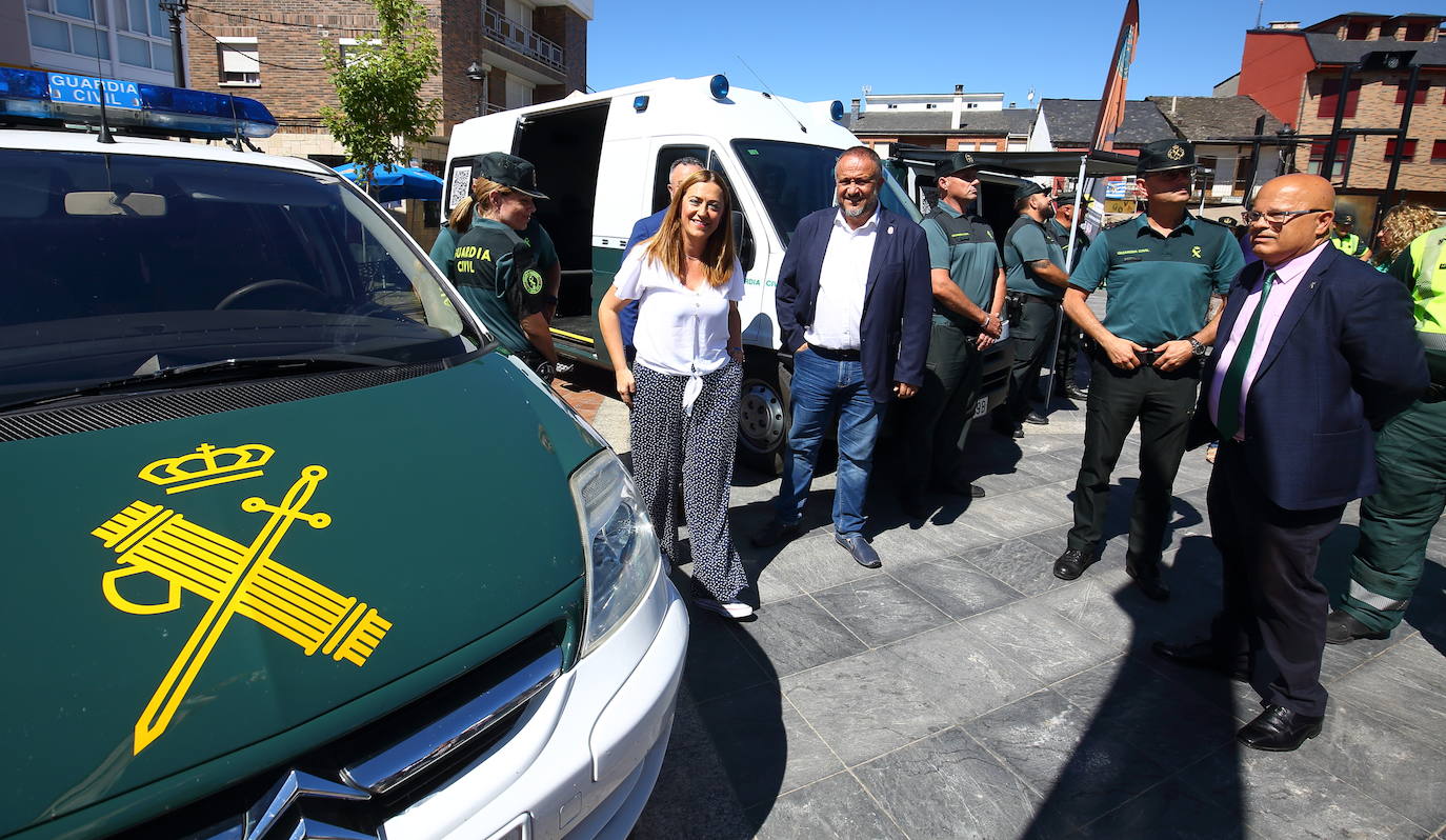 La delegada del Gobierno en Castilla y León, Virginia Barcones, durante la presentación en Camponaraya (León), de los medios activados por la Guardia Civil en 2022 para la seguridad del Camino de Santiago y la campaña 'No camines sola'