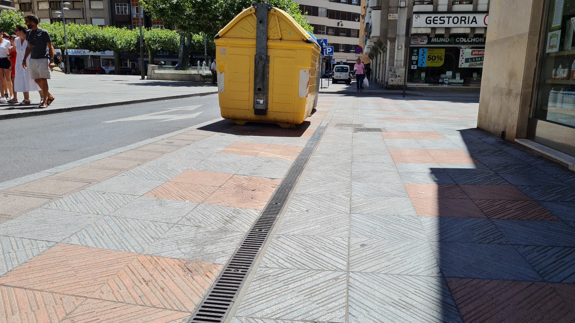 Fotos: La suciedad se apodera de la ciudad de León