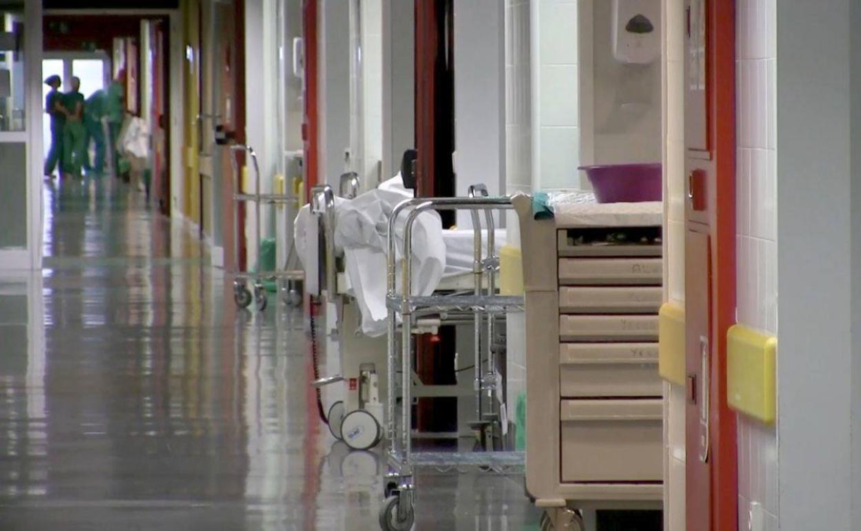 Imagen de archivo de los pasillos del Hospital de León. 