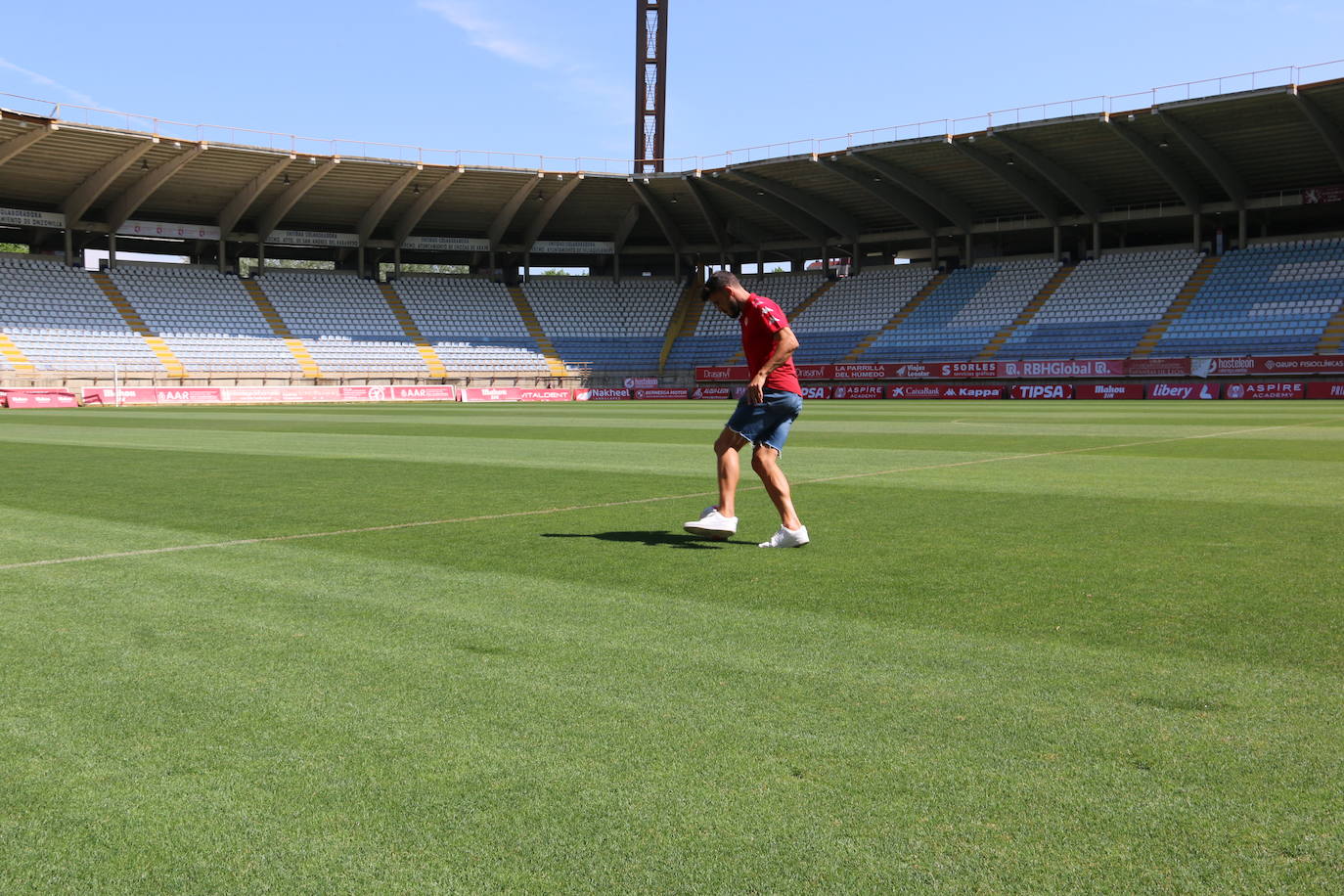 Presentación de Nestor Querol como nuevo jugador de la Cultural.