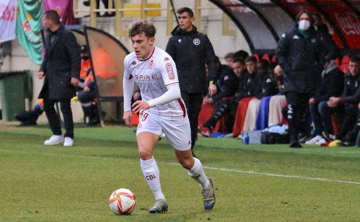 Marcos González, lateral izquierdo de la casa, jugará una temporada en el Coruxo de Segunda RFEF.