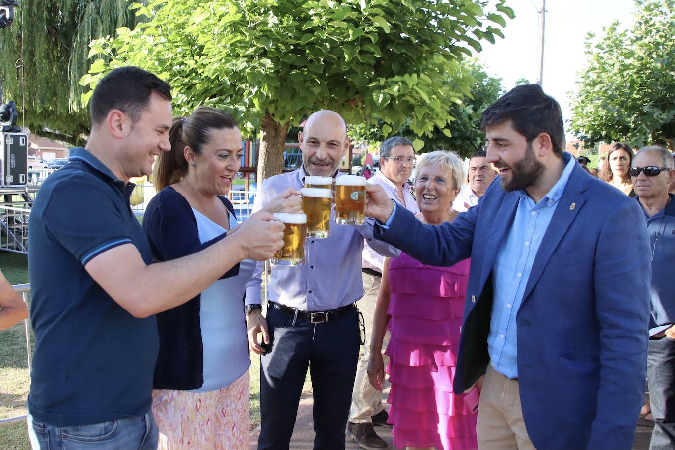 Fotos: Barcones ensalza la cerveza y llama a aumentar el cultivo de lúpulo como una forma más de combatir la despoblación