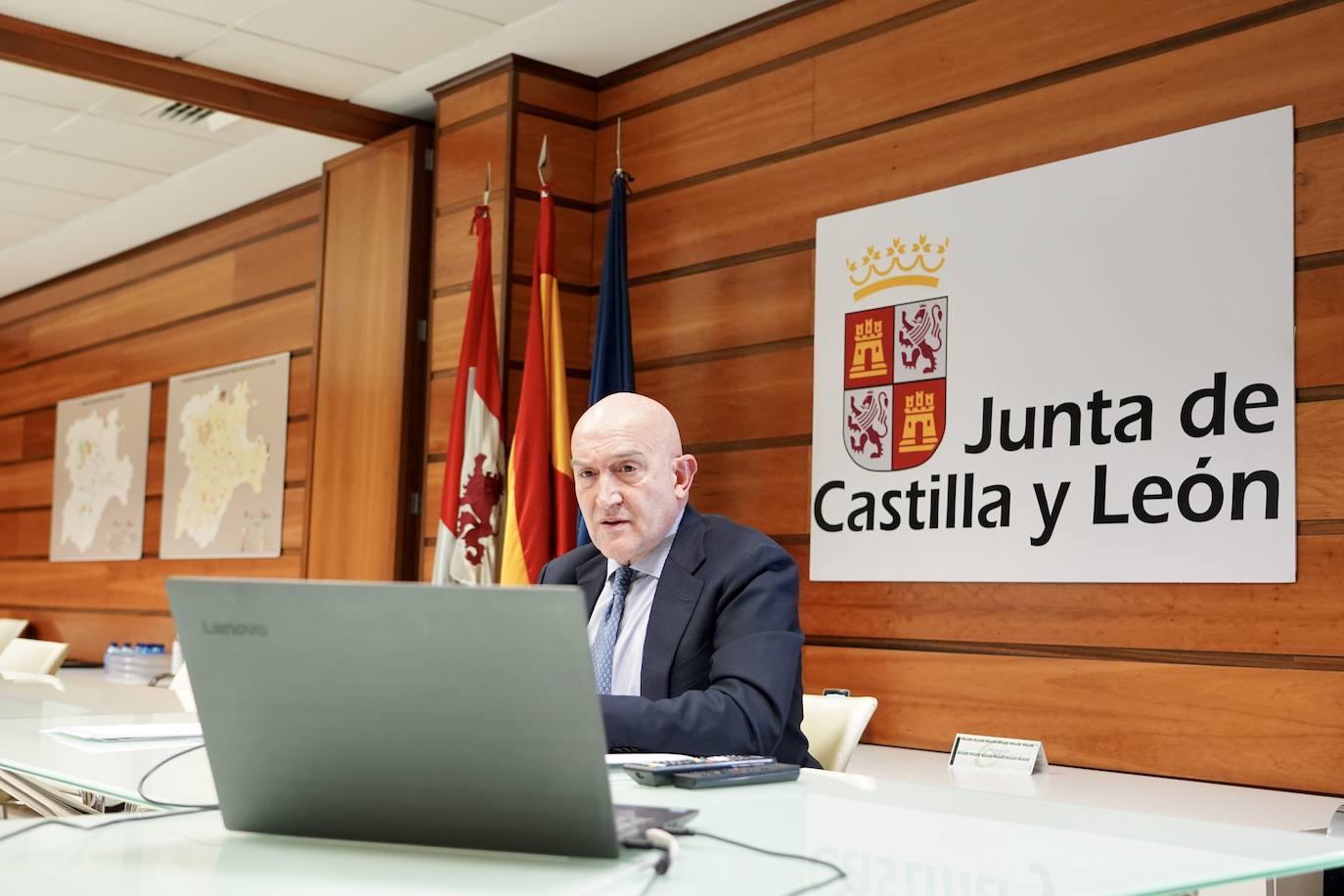 El consejero de Agricultura, Ganadería y Desarrollo Rural, Jesús Julio Carnero, asiste por videoconferencia a la reunión sectorial de la PAC con el Ministro de Agricultura.