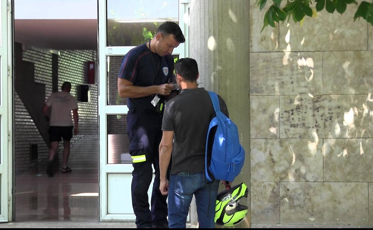 Opositores para plazas ofertadas de bomberos. 