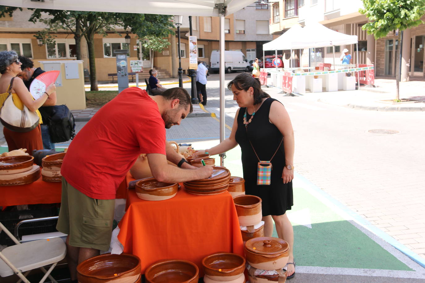 Imágenes de la XXXVI Feria Internacional de la Cerámica y la Alfarería de La Bañeza.