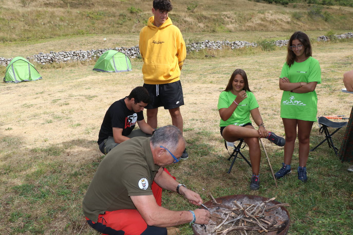 Los cinco niños que participarán en 'Aventura Trashumante' durante esta semana. 