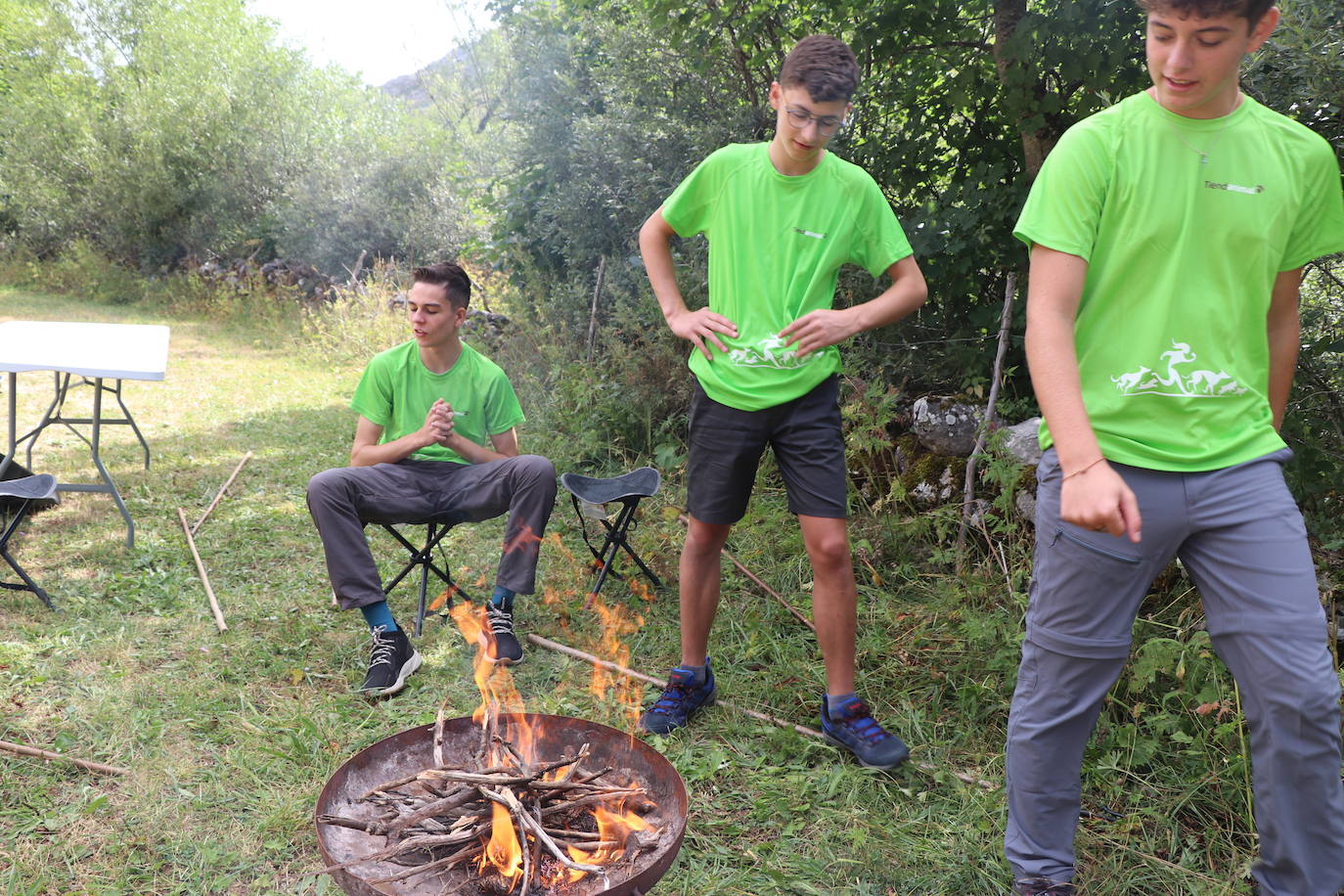 Los cinco niños que participarán en 'Aventura Trashumante' durante esta semana. 