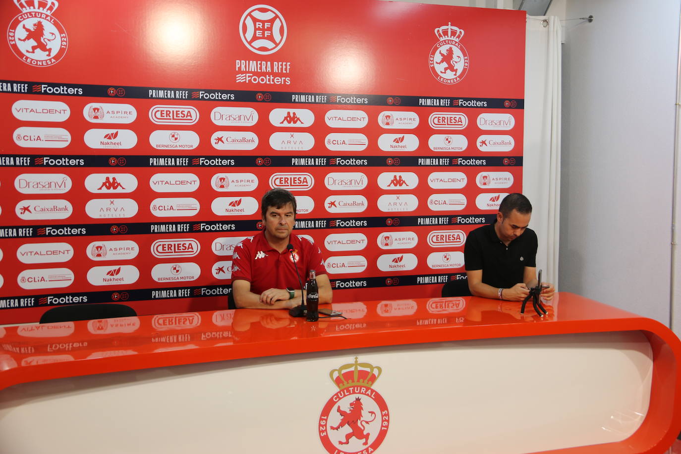 Eduardo Docampo, entrenador de la Cultural Leonesa, en rueda de prensa.