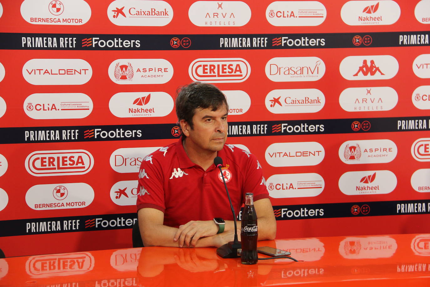 Eduardo Docampo, entrenador de la Cultural Leonesa, en rueda de prensa.