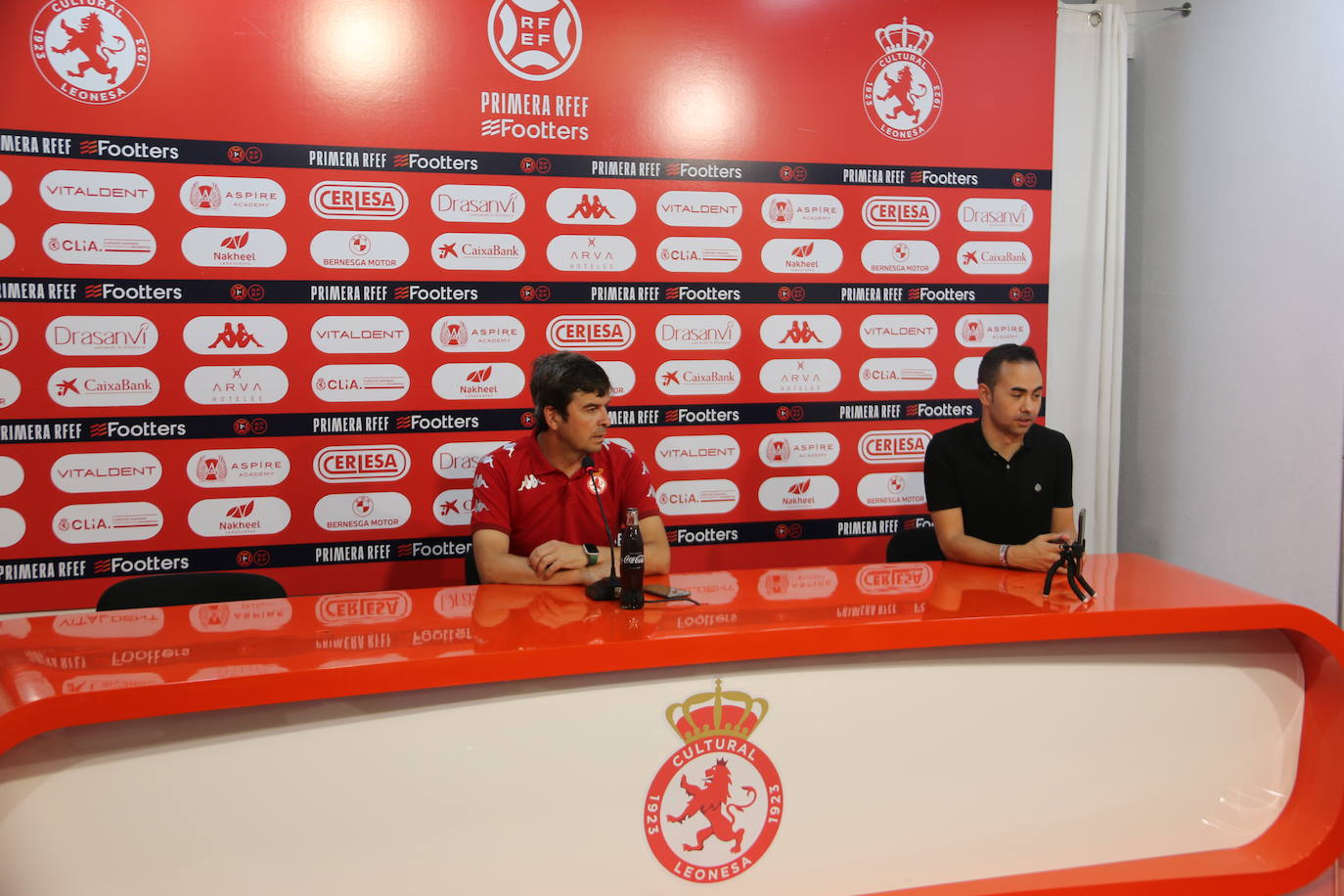 Eduardo Docampo, entrenador de la Cultural Leonesa, en rueda de prensa.