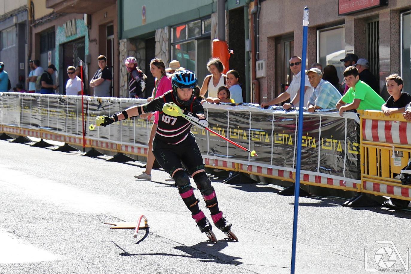 Patinadores durante la prueba del Campeonato de Europa de Slalom. 