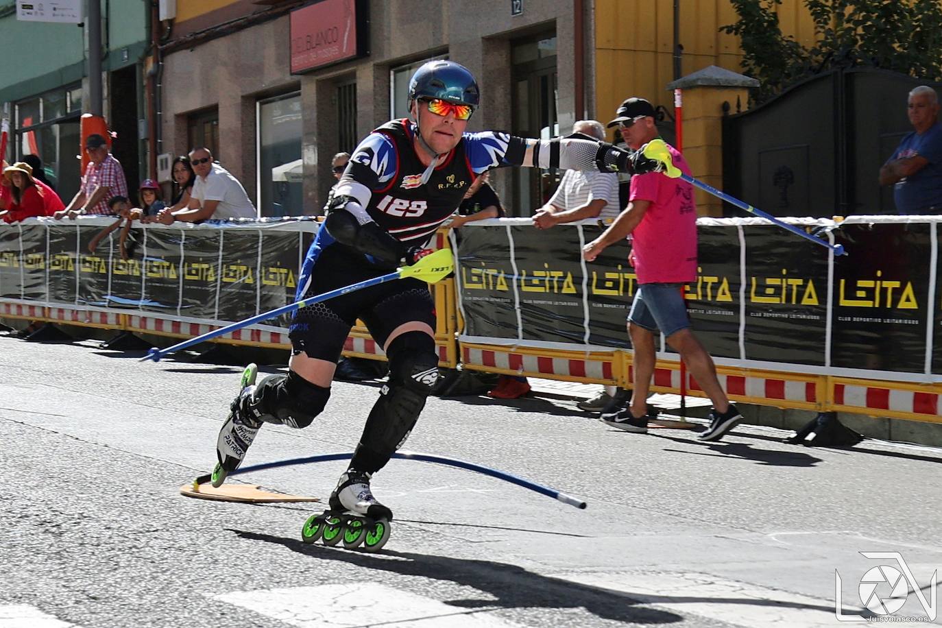 Patinadores durante la prueba del Campeonato de Europa de Slalom. 