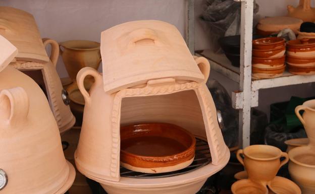 Un horno de cerámica expuesto en la Feria Internacional de La Bañeza. 