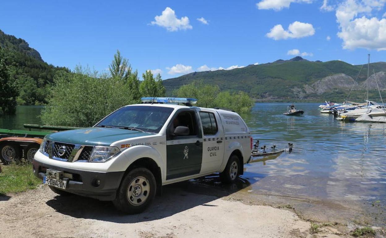 Imagen de un coche de la guardia civil 