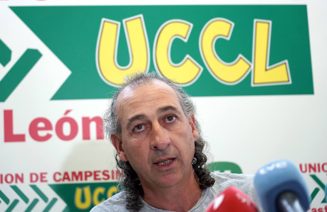 El coordinador autonómico de UCCL, Jesús Manuel González Palacín, anuncia movilizaciones en defensa de ayudas al sector agrario y ganadero. 
