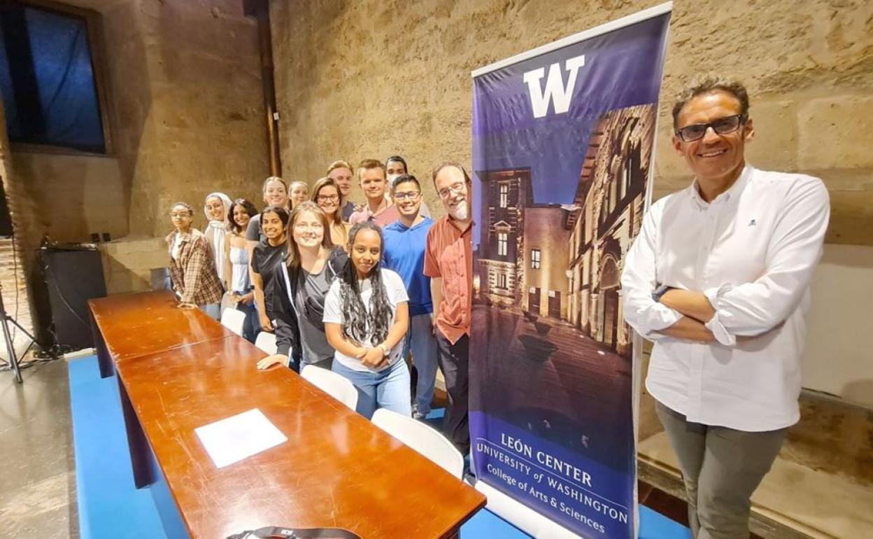 La Universidad de Washington cuenta con una sede en el torreón del palacio de los Condes de Luna, en la ciudad de León.