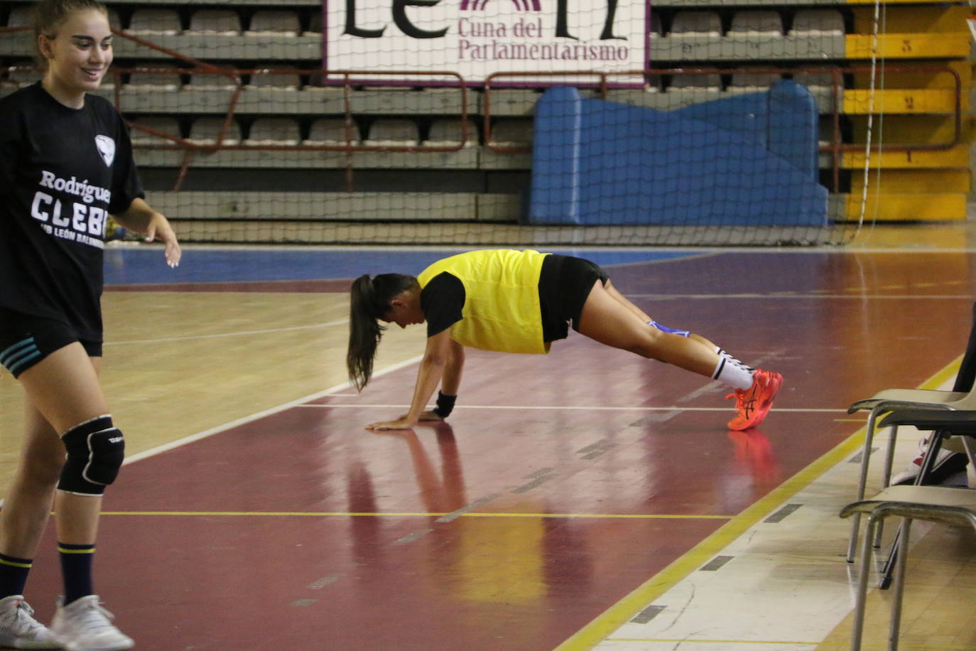 Las jugadoras del Cleba efectúan su primer entrenamiento de la temporada 2022/2023