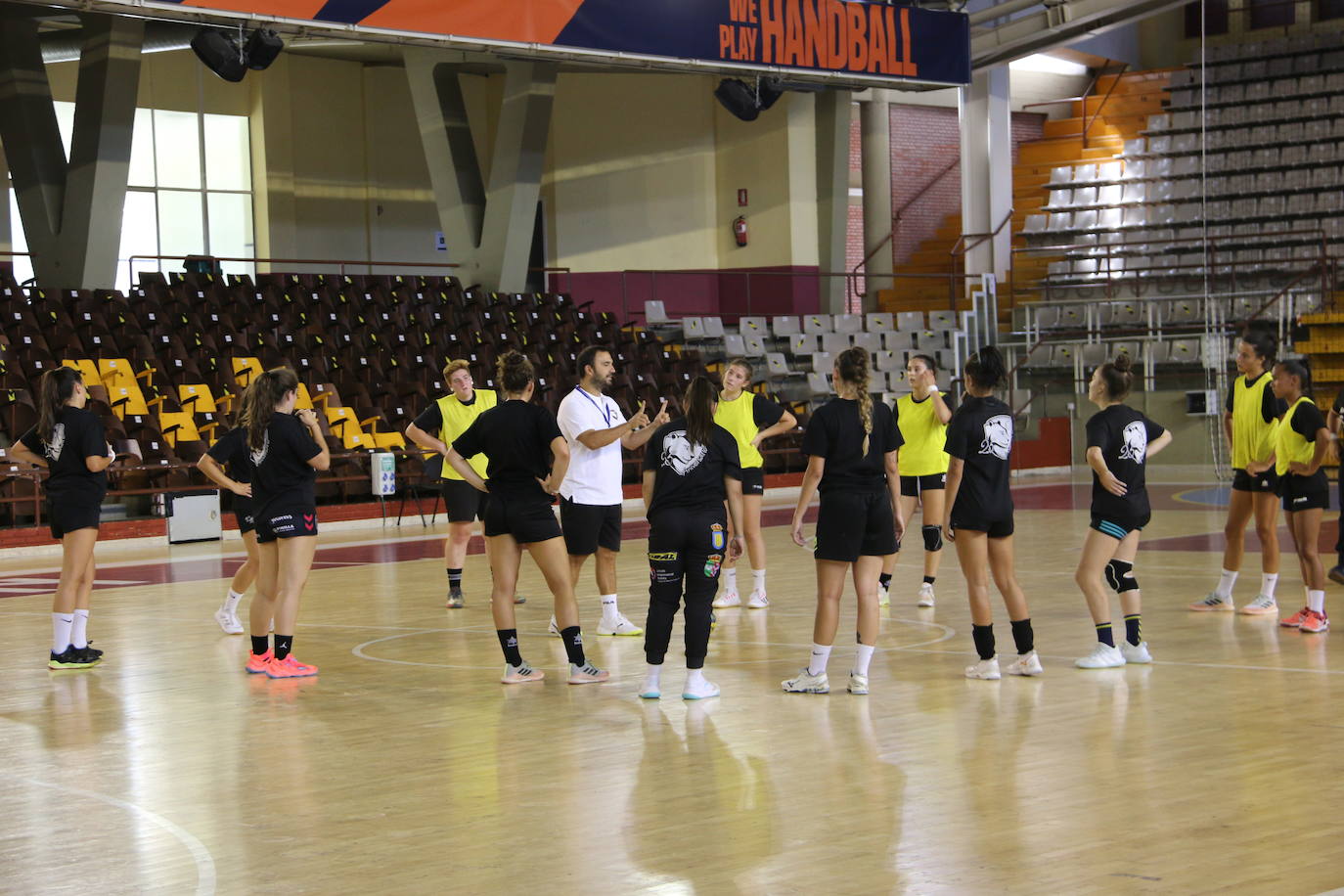 Las jugadoras del Cleba efectúan su primer entrenamiento de la temporada 2022/2023