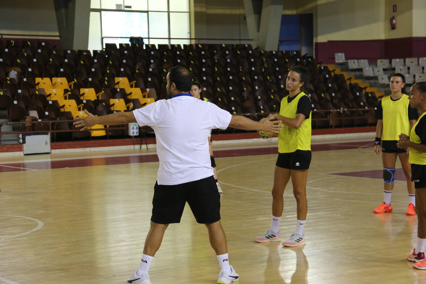 Las jugadoras del Cleba efectúan su primer entrenamiento de la temporada 2022/2023