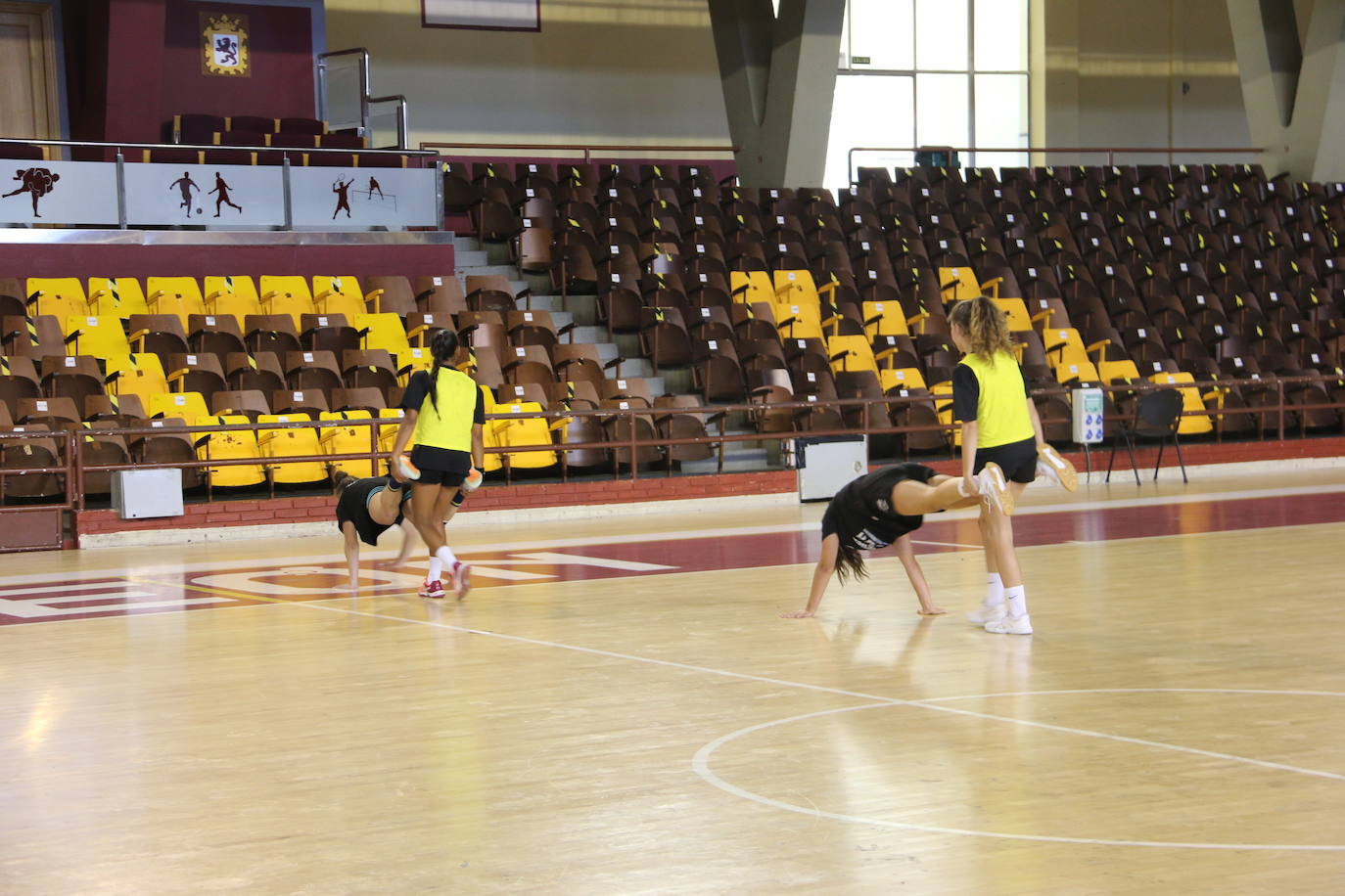 Las jugadoras del Cleba efectúan su primer entrenamiento de la temporada 2022/2023