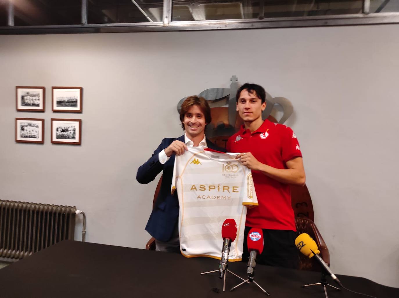 Presentación de Joel López, nuevo jugador de la Cultural y Deportiva Leonesa