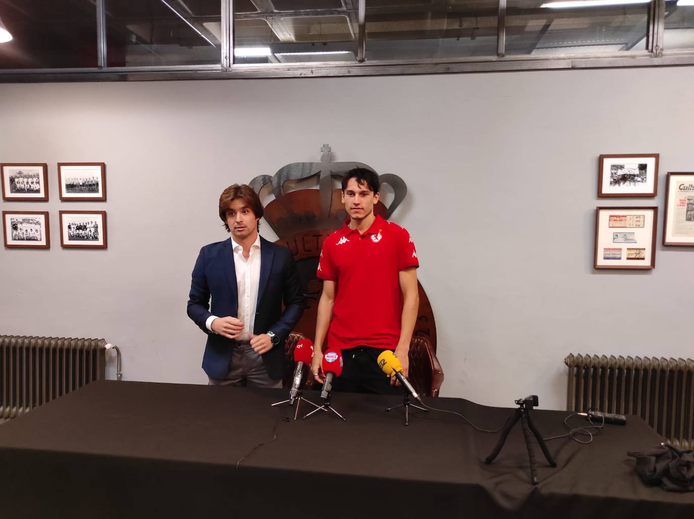 Presentación de Joel López, nuevo jugador de la Cultural y Deportiva Leonesa