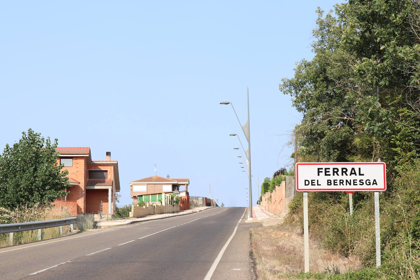 Entrada a Ferral del Bernesga. 