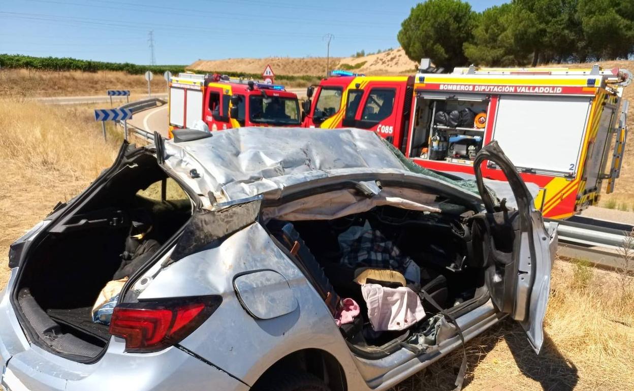 Imagen del vehículo tras el vuelco