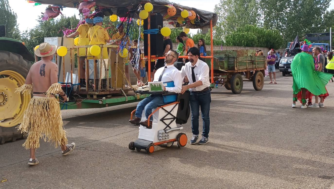 La localidad celebra su fiesta de la alubia con un gran desfile de carrozas llenas de color y nueva normalidad