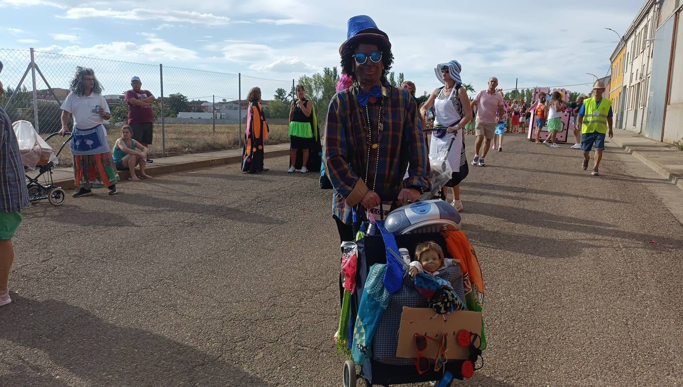 La localidad celebra su fiesta de la alubia con un gran desfile de carrozas llenas de color y nueva normalidad