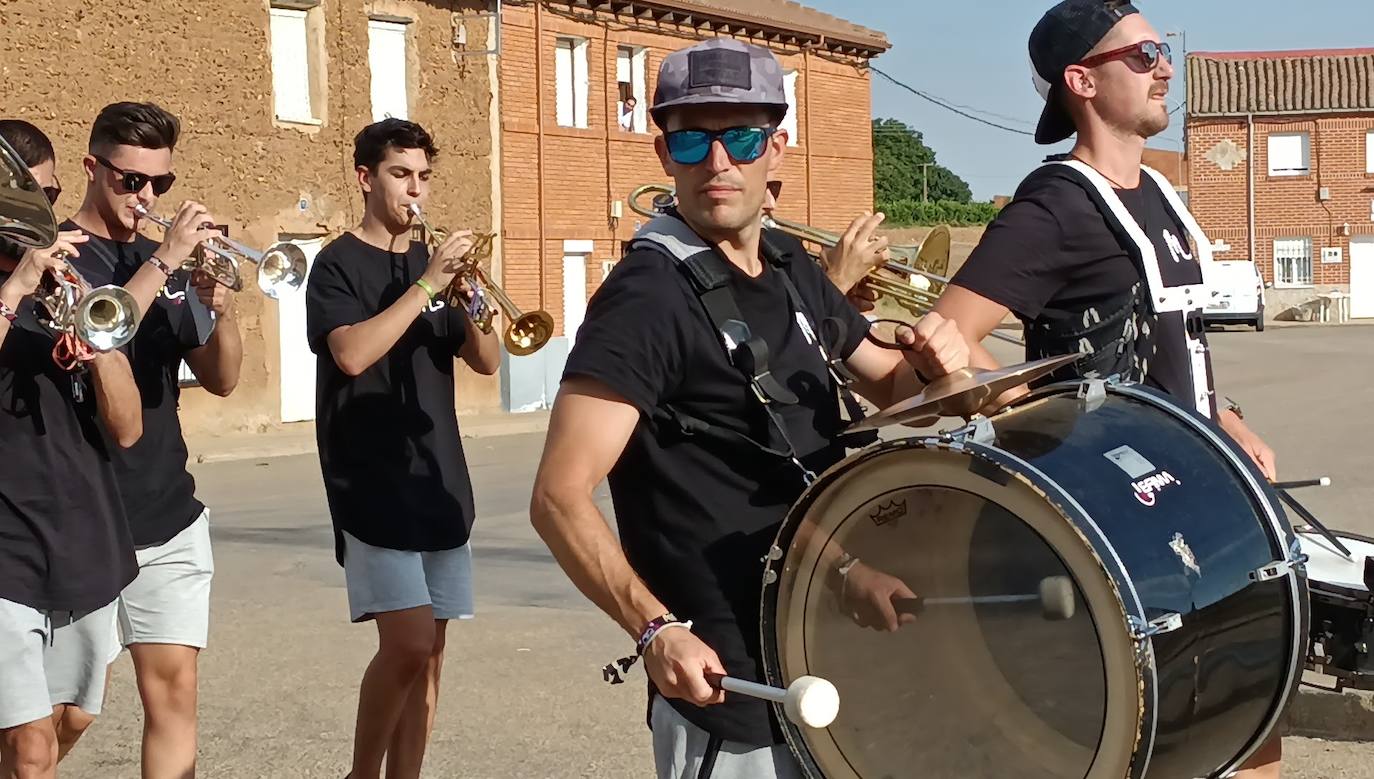 La localidad celebra su fiesta de la alubia con un gran desfile de carrozas llenas de color y nueva normalidad