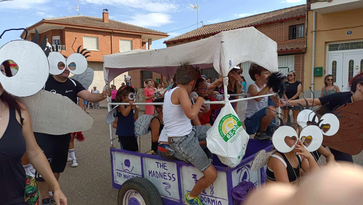 La localidad celebra su fiesta de la alubia con un gran desfile de carrozas llenas de color y nueva normalidad