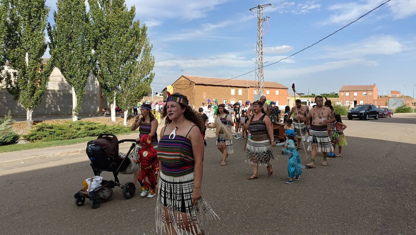 La localidad celebra su fiesta de la alubia con un gran desfile de carrozas llenas de color y nueva normalidad