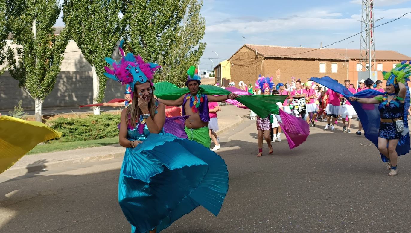 La localidad celebra su fiesta de la alubia con un gran desfile de carrozas llenas de color y nueva normalidad