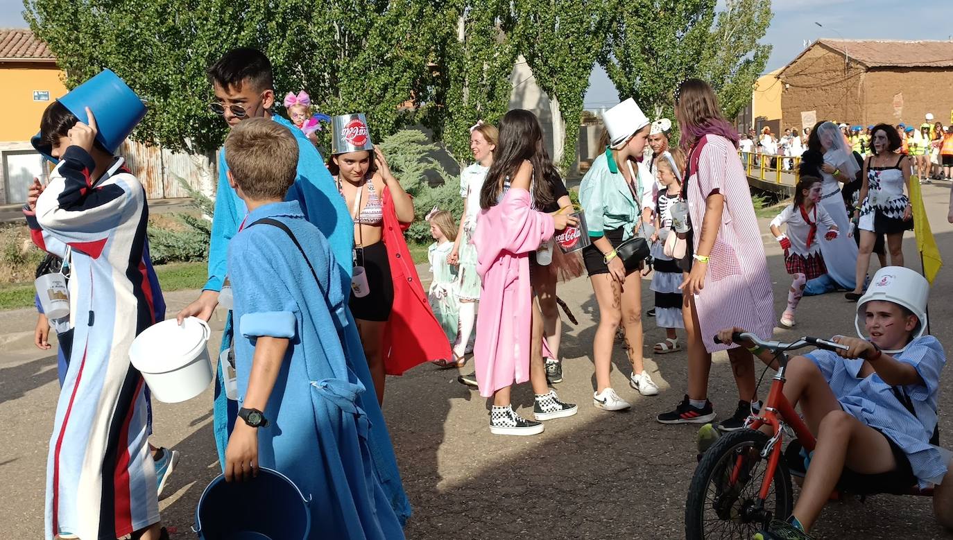 La localidad celebra su fiesta de la alubia con un gran desfile de carrozas llenas de color y nueva normalidad