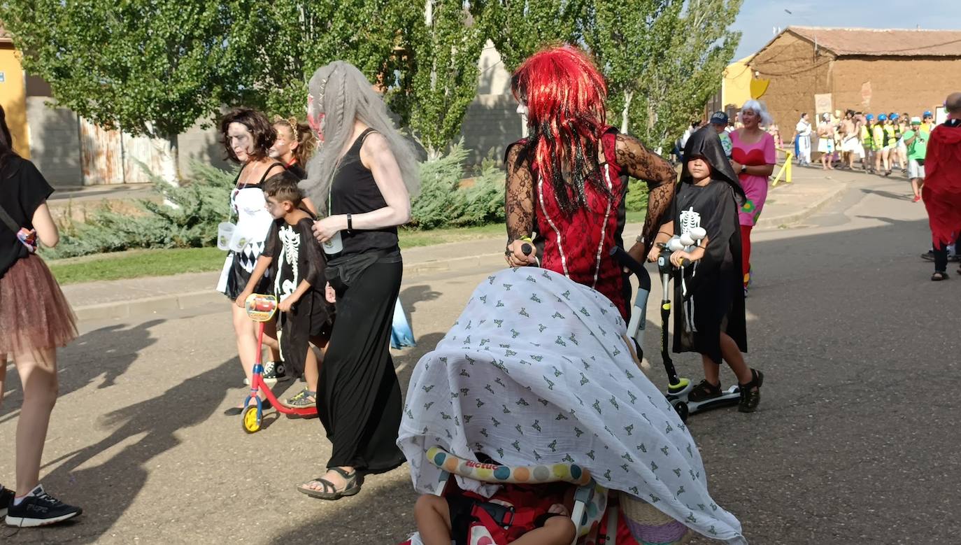 La localidad celebra su fiesta de la alubia con un gran desfile de carrozas llenas de color y nueva normalidad