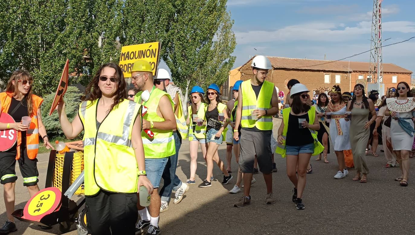 La localidad celebra su fiesta de la alubia con un gran desfile de carrozas llenas de color y nueva normalidad